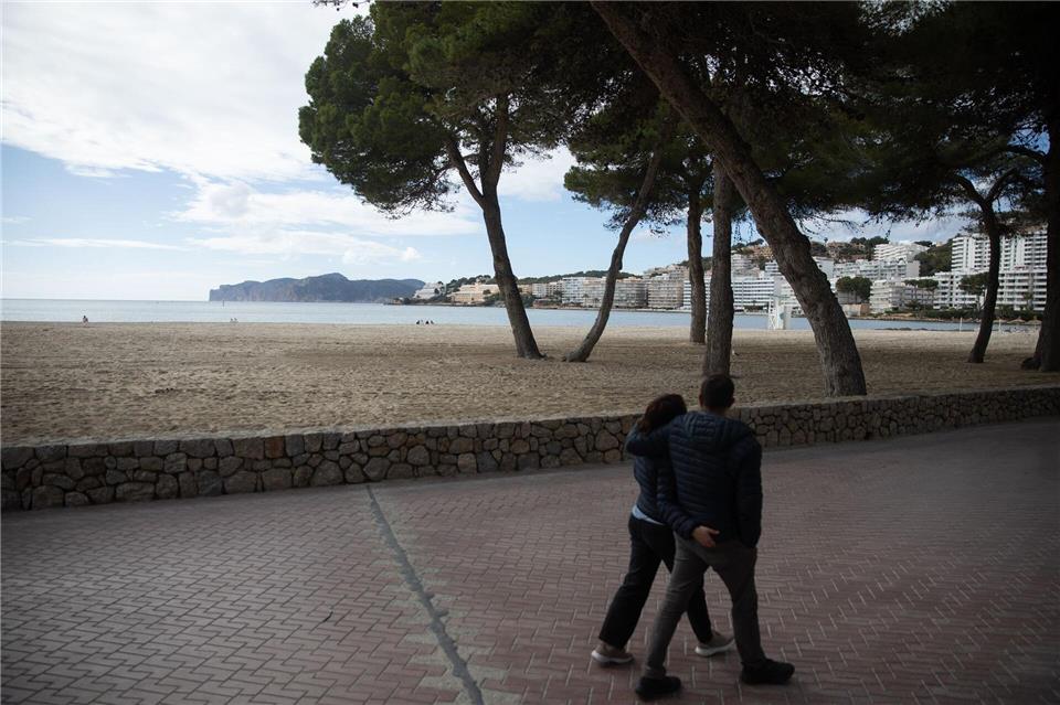 Der Unfall ereignete sich gegen 21.30 Uhr. (Archivbild)Clara Margais/dpa