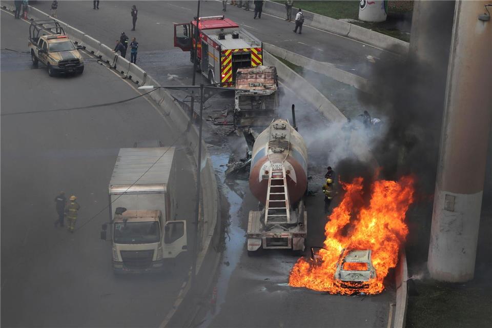 Der Unfall ereignete sich im Osten von Mexiko-Stadt.Tristan Velazquez/AP/dpa
