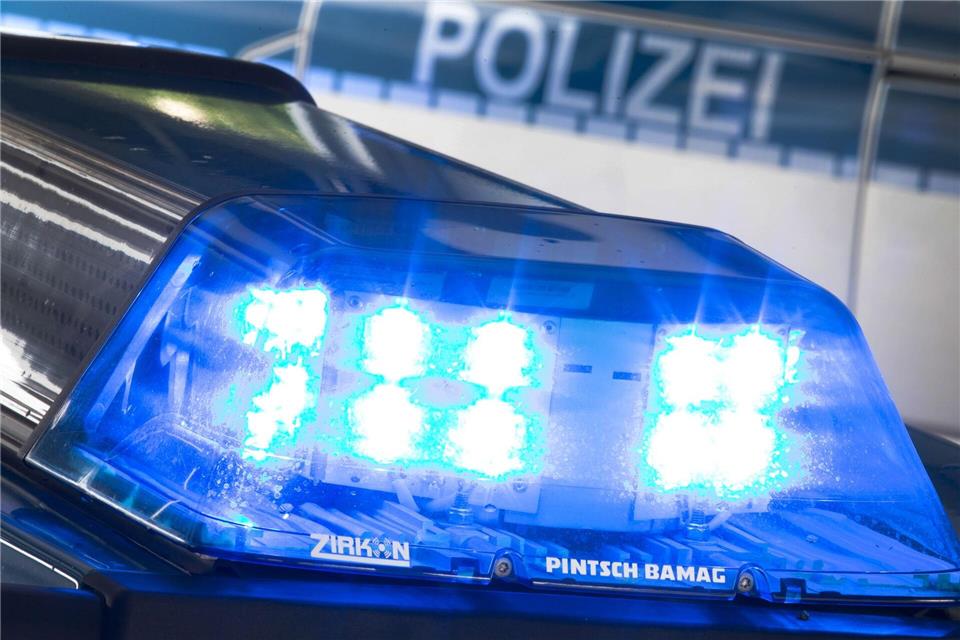Der Unfall ereignete sich laut Polizei am Sonntag gegen 16.00 Uhr. (Symbolbild)Friso Gentsch/dpa