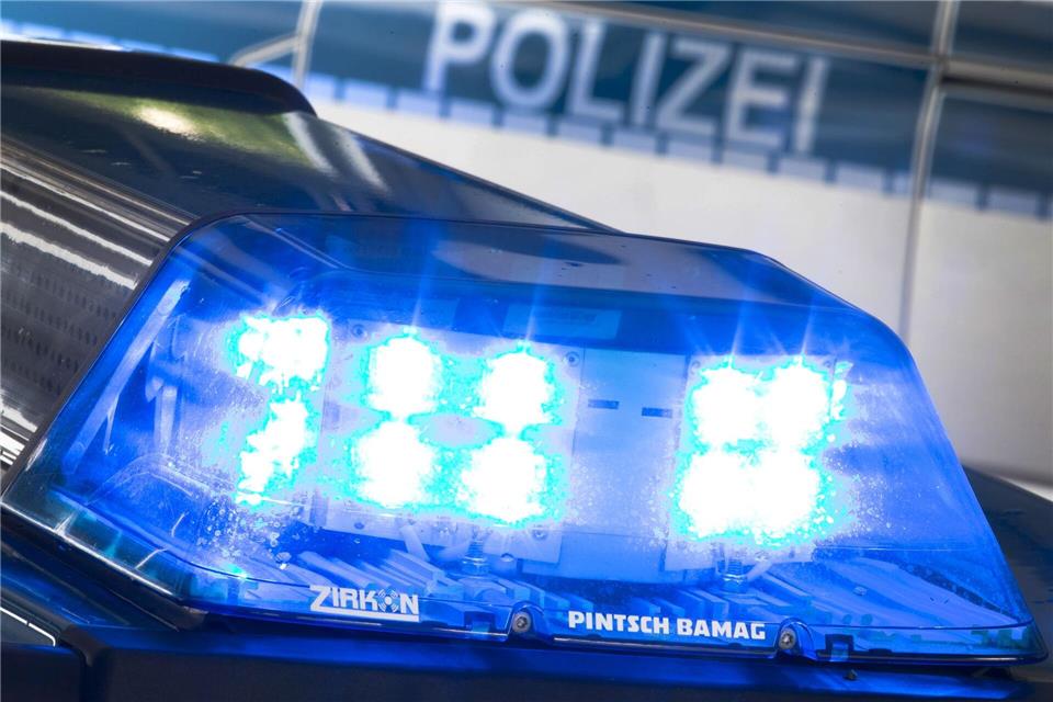 Der Unfall geschah der Polizei zufolge gegen 12.20 Uhr. (Symbolbild)Friso Gentsch/dpa