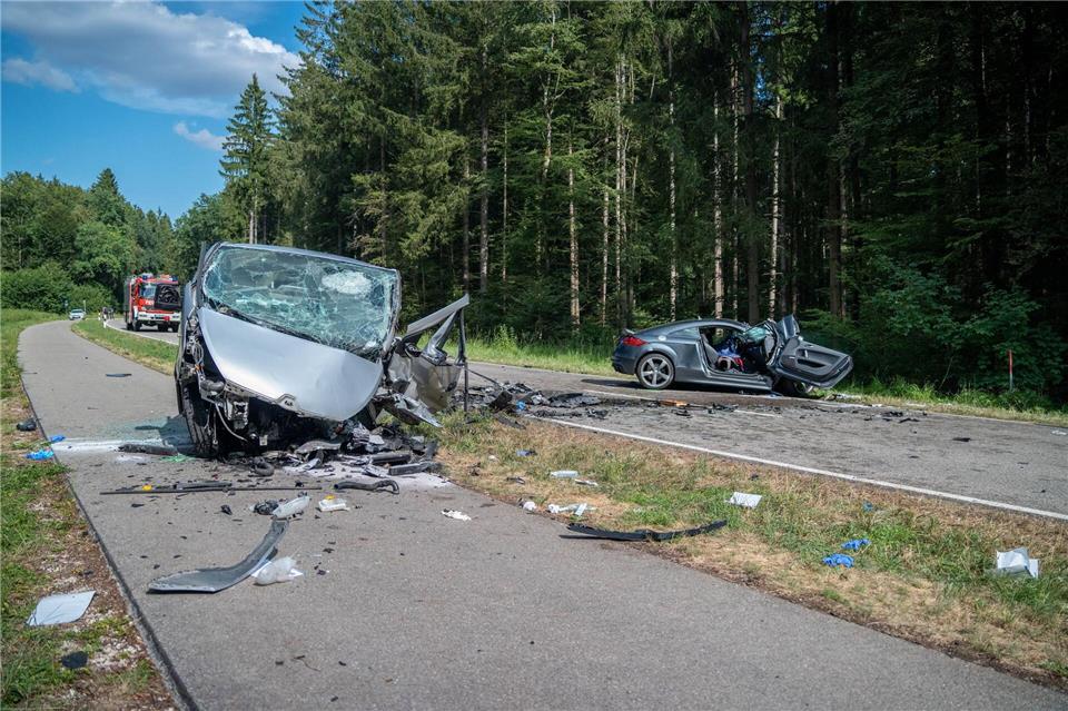 Der Unfall hat drei Menschen das Leben gekostet. Lars Haubner/NEWS5/dpa