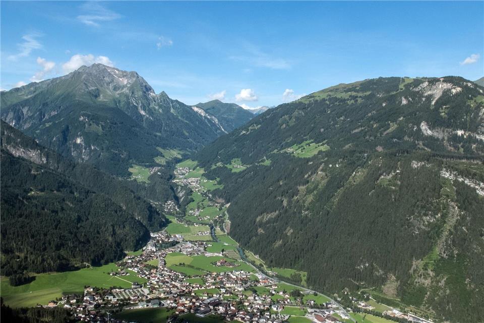 Der Unfall passierte bei Mayrhofen im Zillertal. (Archivbild)Frank Kleefeldt/dpa