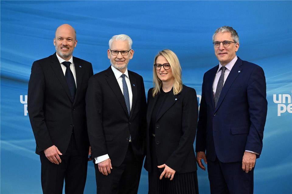 Der Uniper-Vorstand mit dem neuen Finanzvorstand Christian Barr (l-r), dem Vorstandschef Michael Lewis, der neuen Transformationsvorständin und Arbeitsdirektorin Fabienne Twelemann und Betriebsvorstand Holger Kreetz.Federico Gambarini/dpa
