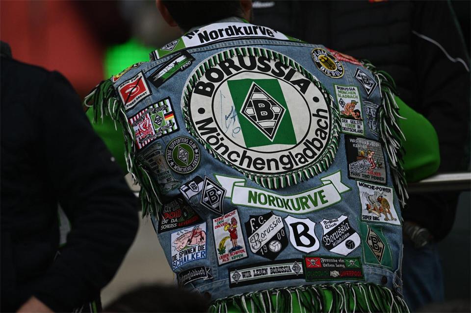Der Unmut der Gladbacher Fans über die Vereinsführung wird lauter. Fabian Strauch/dpa