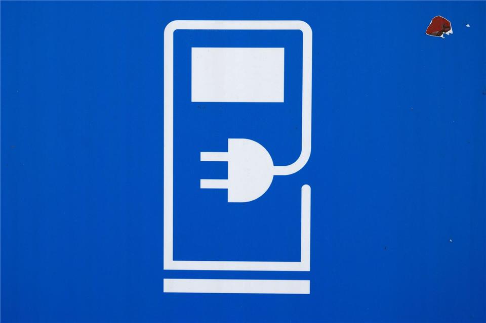 Der VDA fordert mehr Tempo beim Ausbau der Ladeinfrastruktur. (Symbolbild)Sven Hoppe/dpa