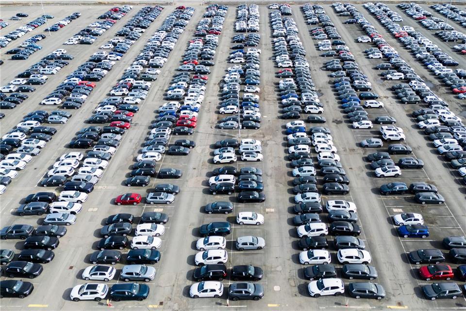 Der VW-Konzern liefert weltweit weniger Autos aus. (Archivbild)Julian Stratenschulte/dpa