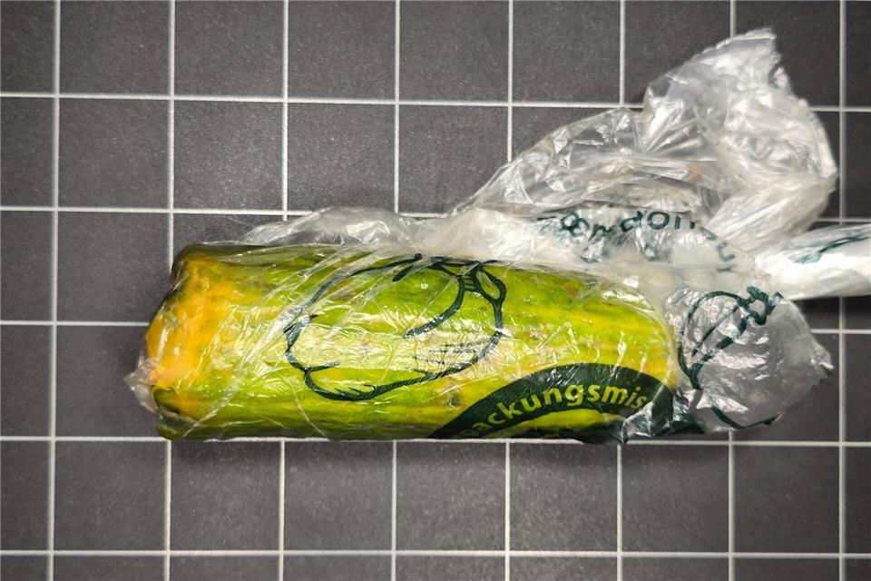 Der Vater der Frau nahm das Paket mit der Gurke an und bezahlte. Polizei Sulzbach-Rosenberg/dpa