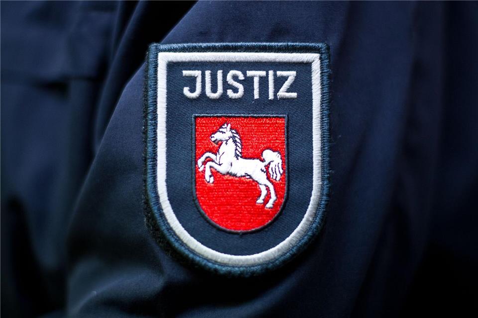 Der Verdächtige kam nach dem Angriff im VW-Werk in Untersuchungshaft. (Symbolbild)picture alliance / dpa