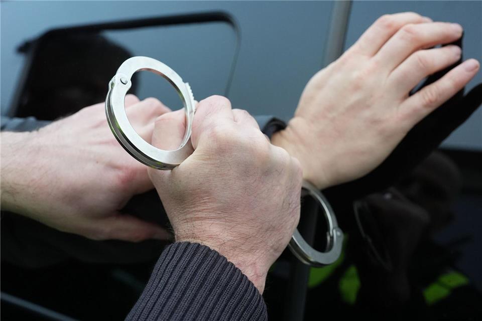 Der Verdächtige wurde festgenommen. (Symbolbild)Marcus Brandt/dpa