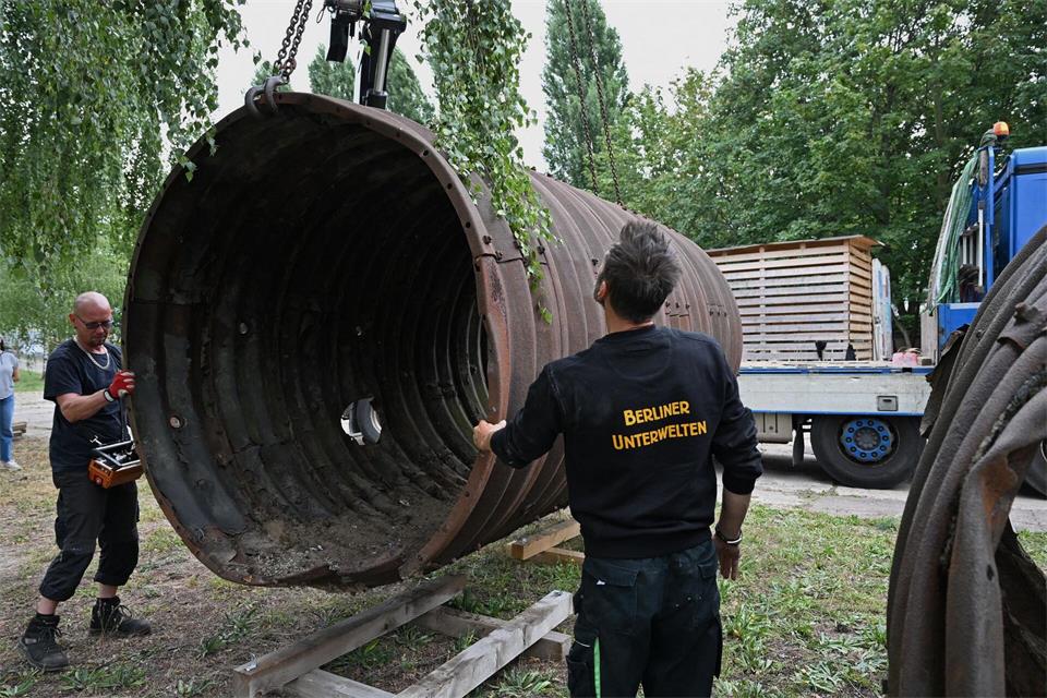 Der Verein Berliner Unterwelten will die Tunnelsegmente aufarbeiten und künftig an verschiedenen Orten ausstellen.Michael Brandt/dpa