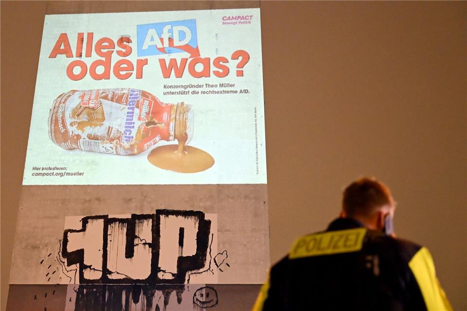 Der Verein Campact will bundesweit gegen die Nähe des Molkerei-Unternehmers Theo Müller zu AfD-Chefin Alice Weidel demonstrieren.Lilli Förter/dpa