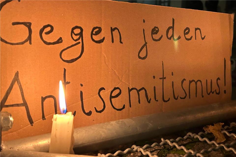 Der Verfassungsschutz informiert über Codes von Antisemiten unterschiedlichen politischen Hintergrunds. (Archivbild)Sven Kaeuler/dpa