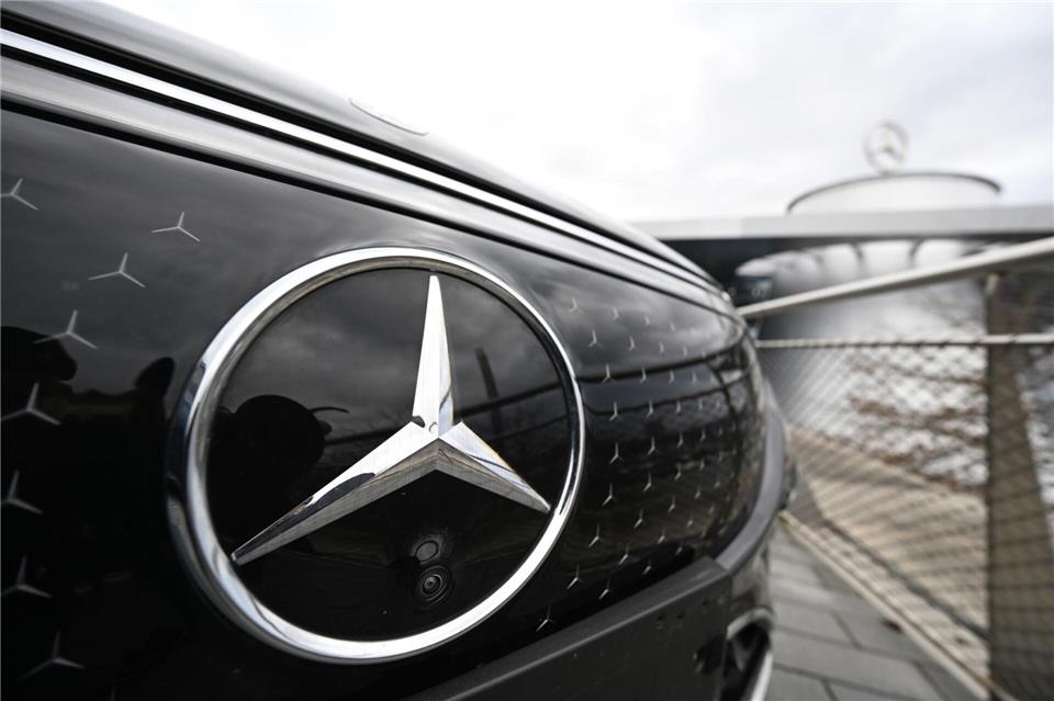 Der Verkaufsprozess für die konzerneigenen Autohäuser von Mercedes-Benz schreitet voran - auch im Südwesten. (Symbolbild)Bernd Weißbrod/dpa