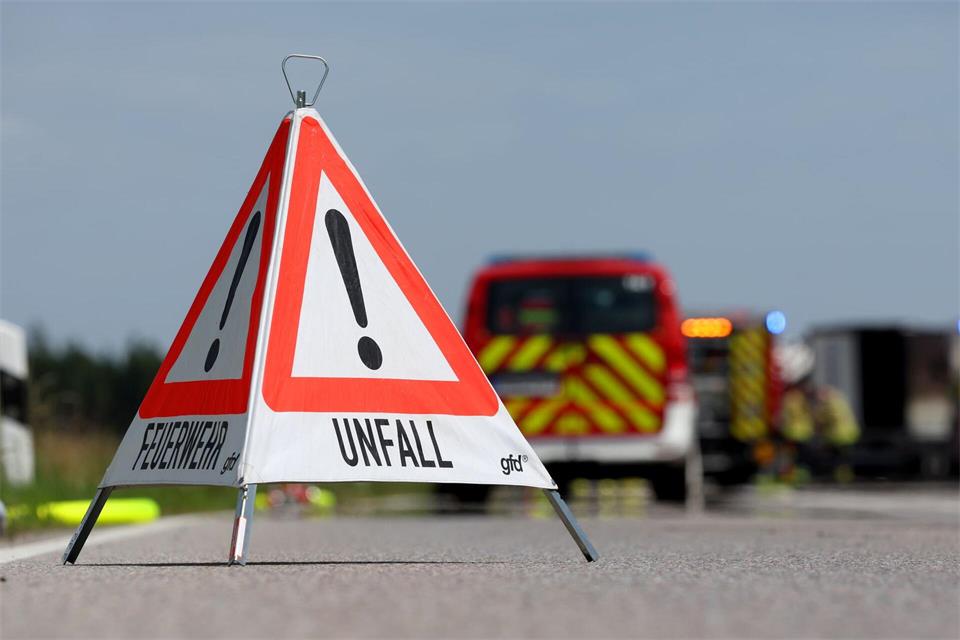 Der Verkehr in Fahrtrichtung Österreich wurde an der Anschlussstelle Passau-Nord ausgeleitet. (Symbolbild)Karl-Josef Hildenbrand/dpa