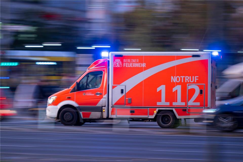 Der Verletzte wurde nach dem Unfall zur Notoperation in ein Krankenhaus gebracht. (Symbolfoto)picture alliance/dpa