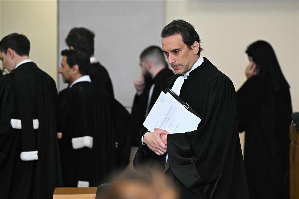 Der Verteidiger des mutmaßlichen Clan-Chefs wirft der Polizei vor, seinen Mandanten mit unlauteren Methoden abgehört zu haben.Gabriel Bouys/AFP/dpa