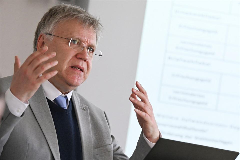 Der Verwaltungswissenschaftler Stephan Bröchler ist seit 2022 Landeswahlleiter in Berlin.   Jens Kalaene/dpa
