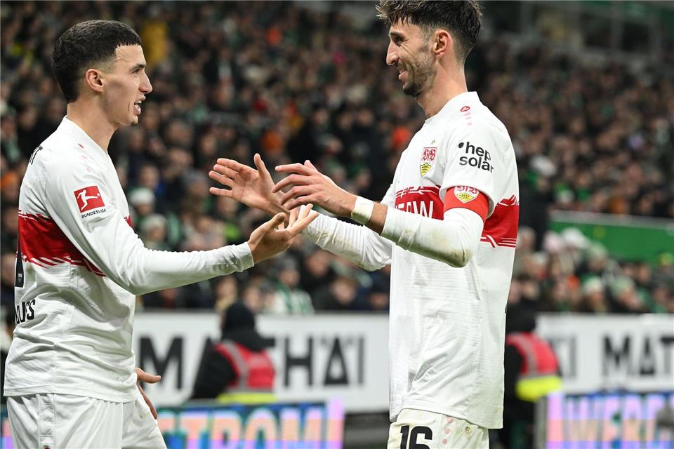 Der VfB Stuttgart bejubelte einen wichtigen Auswärtssieg.Carmen Jaspersen/dpa