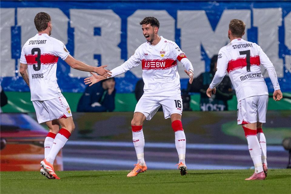 Der VfB feiert die 1:0-Führung in Bochum.David Inderlied/dpa