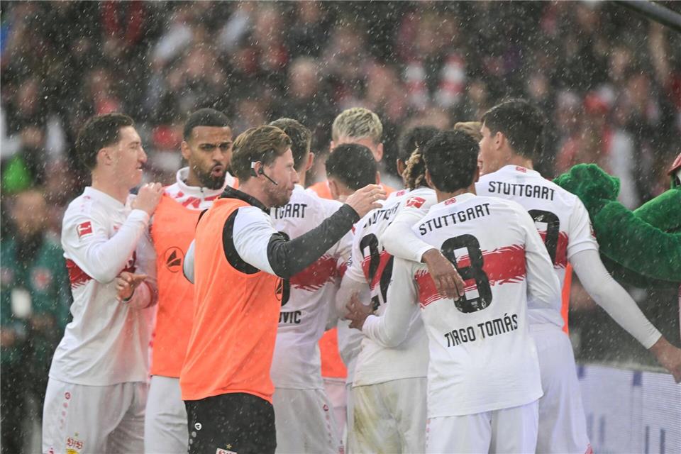 Der VfB jubelte kollektiv über den Treffer von Bilal El Khannouss.Bernd Weißbrod/dpa