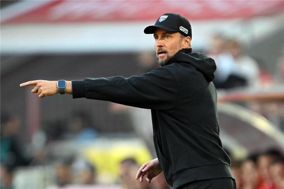Der VfB und Trainer Sebastian Hoeneß treten am Donnerstag beim FC Basel an. (Archivbild)Federico Gambarini/dpa