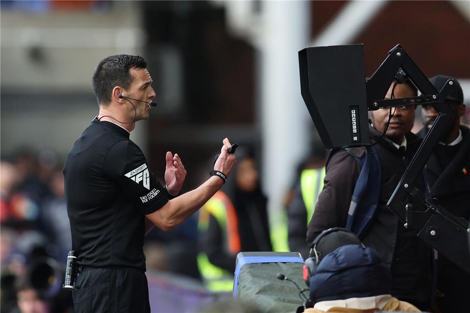 Der Videobeweis hat den Fußball verändert. In England gibt es nun eine Studie dazu. (Archivbild)Paul Terry/CSM via ZUMA Press Wire/dpa