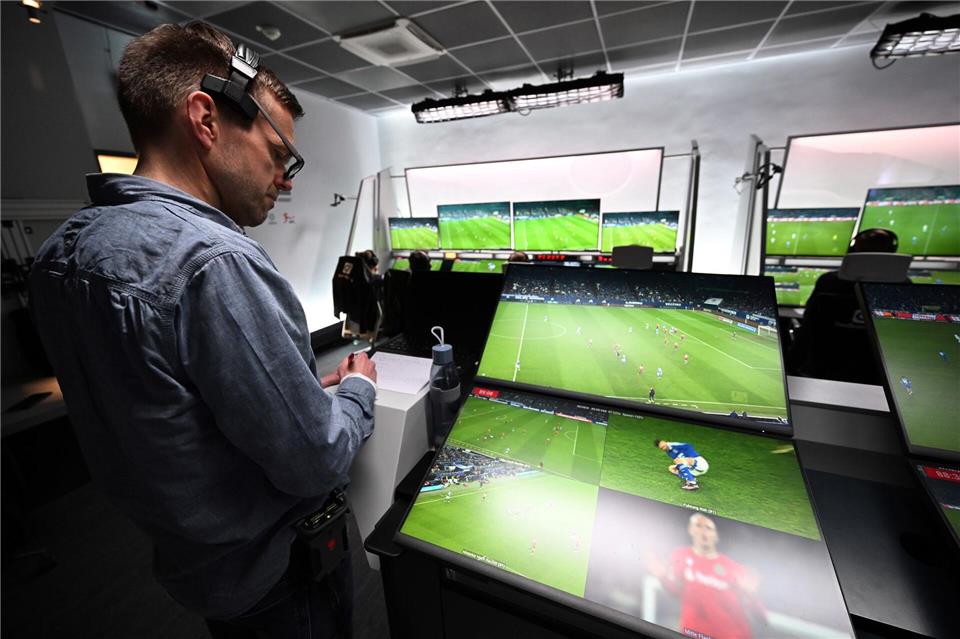 Der Videobeweis zieht im Sommer 2027 nach Frankfurt um. (Archivbild)Federico Gambarini/dpa