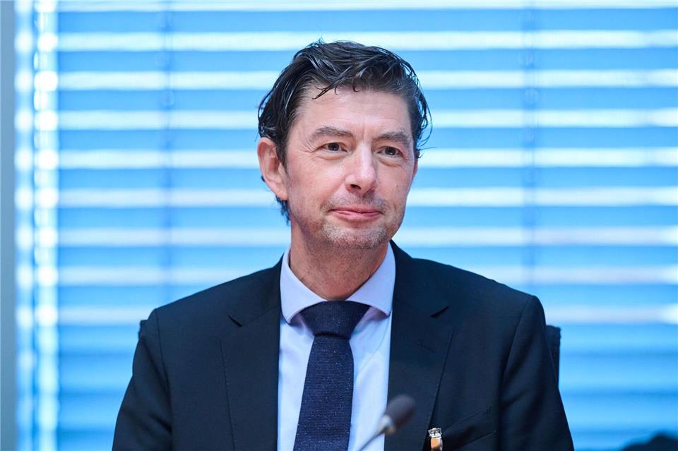 Der Virologe Drosten hat vor Gericht Erfolg gegen Äußerungen des Nanowissenschaftlers Wiesendanger. (Archivbild)Annette Riedl/dpa