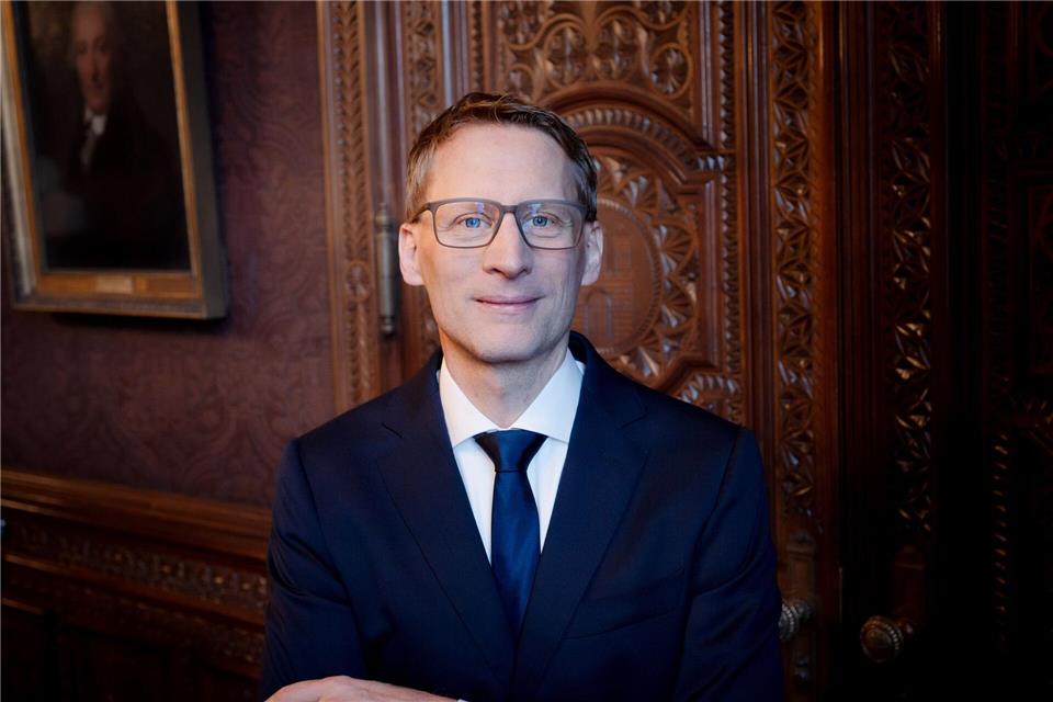 Der Virologe Florian Klein will das Preisgeld in Höhe von 150.000 Euro in die HIV-Forschung stecken.Jann Wilken/AdWHH/dpa