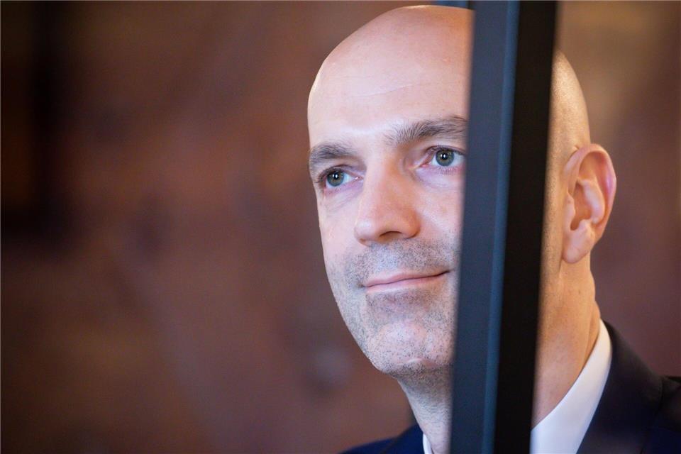 Der Virologe Schmidt-Chanasit hält es für durchaus möglich, dass sich weitere Menschen infiziert haben. (Archivbild)Christian Charisius/dpa