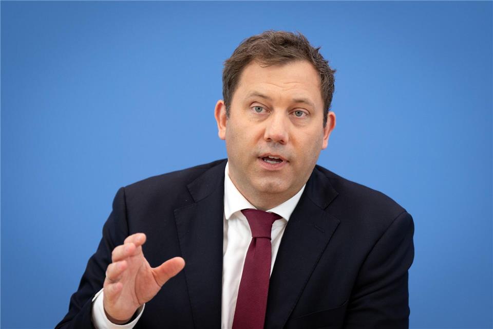 Der Vizekanzler erwartet Spar-Vorschläge von seinen Kabinettskollegen. Soeren Stache/dpa
