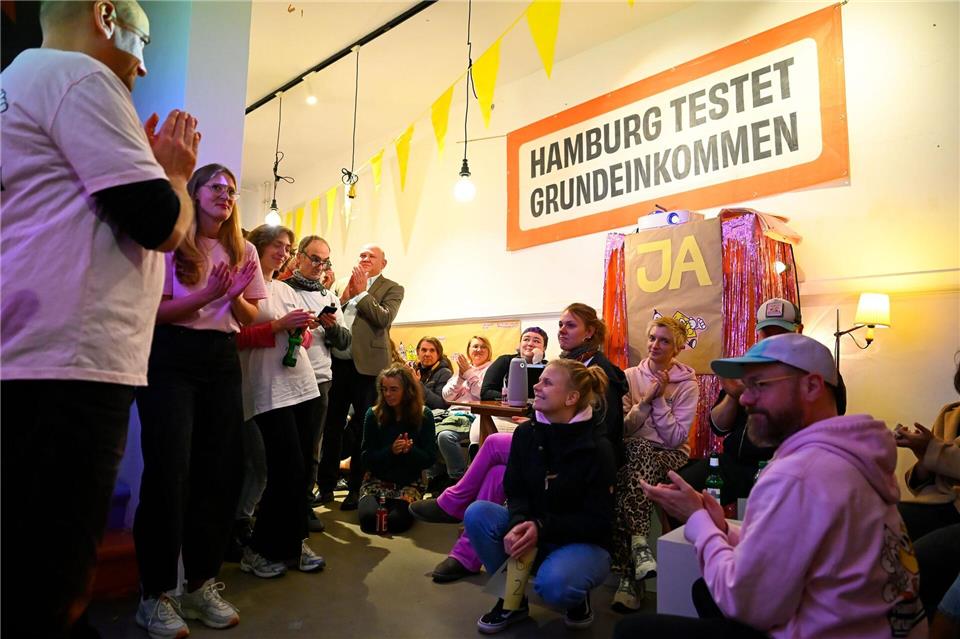 Der Volksentscheid für ein Grundeinkommen-Modellversuch ist gescheitert.Jonas Walzberg/dpa