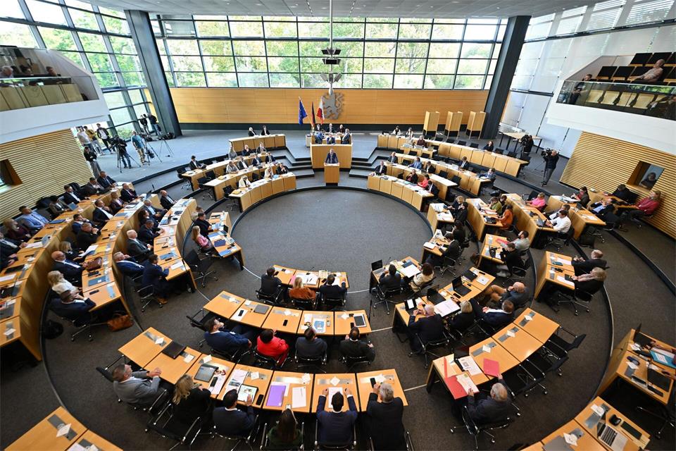 Der Vorschlag einer Arbeitskammer in Thüringen wurde im Thüringer Landtag kontrovers diskutiert. (Archivbild) Martin Schutt/dpa