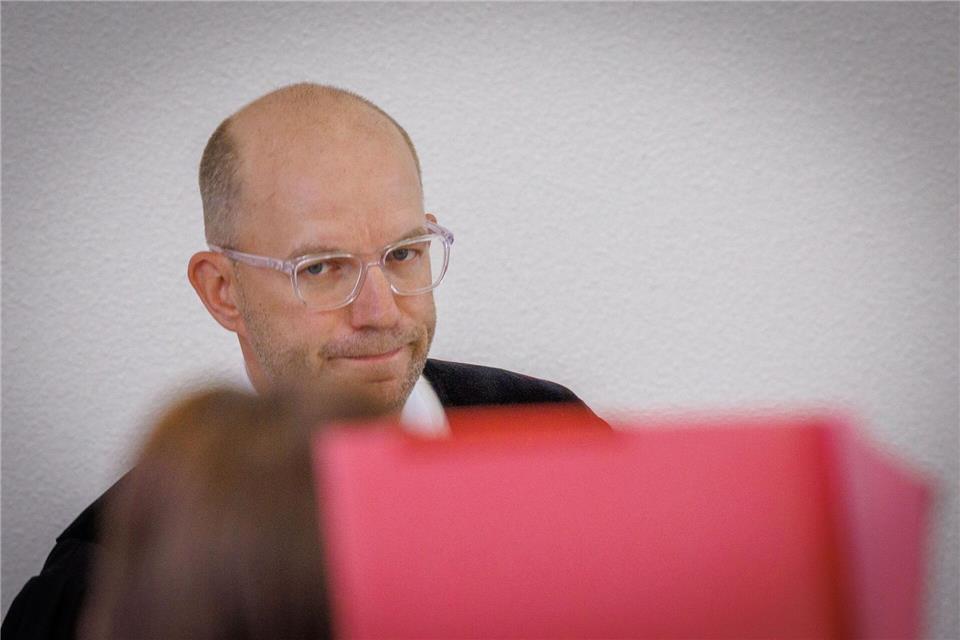 Der Vorsitzende Richter, Holger Schütt, macht im Mordprozess um den getöteten Fabian mitunter deutlich, wenn ihm etwas komisch erscheint. (Archivbild)Jens Büttner/dpa