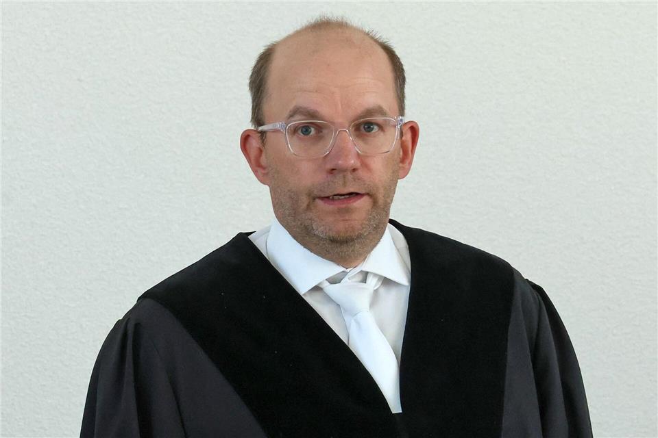Der Vorsitzende Richter Holger Schütt stellte den Zeugen viele Fragen. (Archivbild)Bernd Wüstneck/dpa
