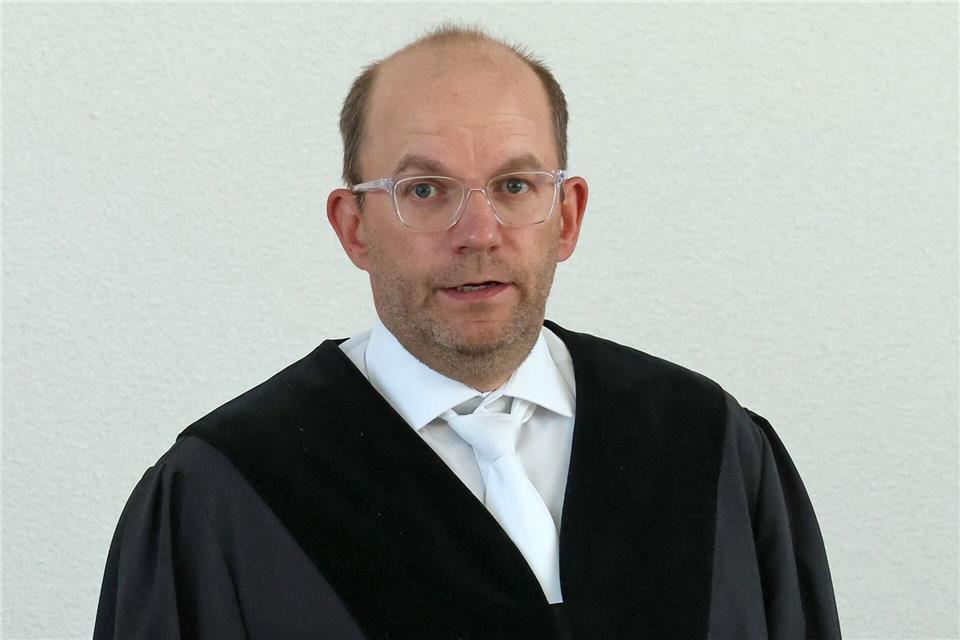 Der Vorsitzende Richter Holger Schütt warnte die Zuschauer vor Beginn des Prozesses vor schwer zu ertragenen Fotos, die gezeigt würden. Bernd Wüstneck/dpa