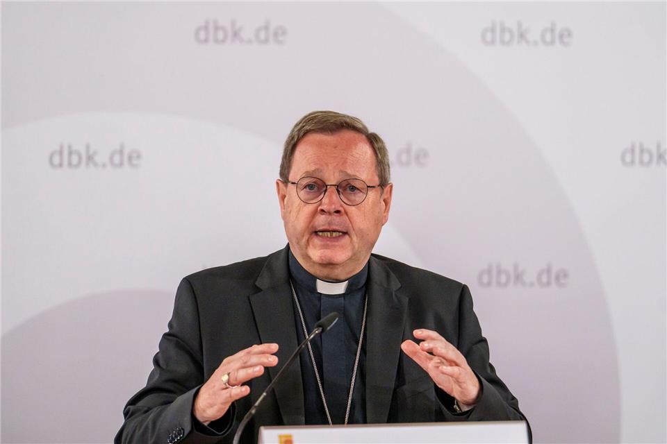 Der Vorsitzende der Deutschen Bischofskonferenz, Georg Bätzing, befürchtet im Falle einer Machtübernahme der AfD große Probleme für die Kirchen.Andreas Arnold/dpa
