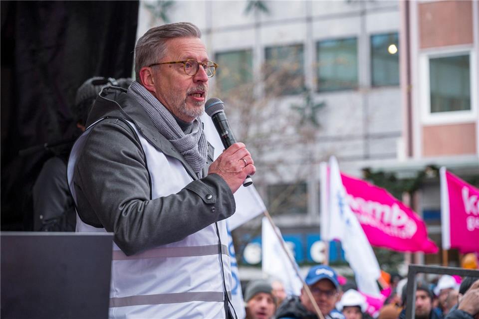 Der Vorsitzende des Bayerischen Beamtenbundes, Rainer Nachtigall, macht seit Wochen Stimmung gegen die geplante Verzögerung bei der Tariferhöhung im öffentlichen Dienst. (Archivbild)Daniel Vogl/dpa