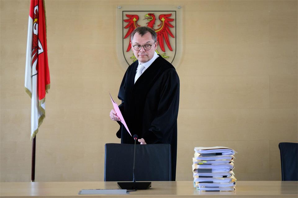 Der Vorsitzende des Verfassungsgerichts Brandenburg, Markus Möller, äußert sich zur Frage nach einem Richter mit AfD-Mitgliedschaft. (Archivbild)Bernd von Jutrczenka/dpa