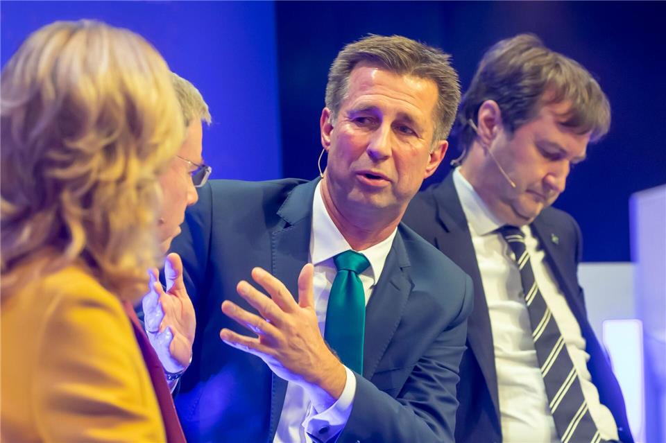 Der Vorstand der Commerzbank, dessen stellvertretender Vorsitzender Michael Kotzbauer ist, wehrt sich seit 18 Monaten gegen die Begehrlichkeiten der Unicredit. (Archivbild)Helmut Fricke/dpa