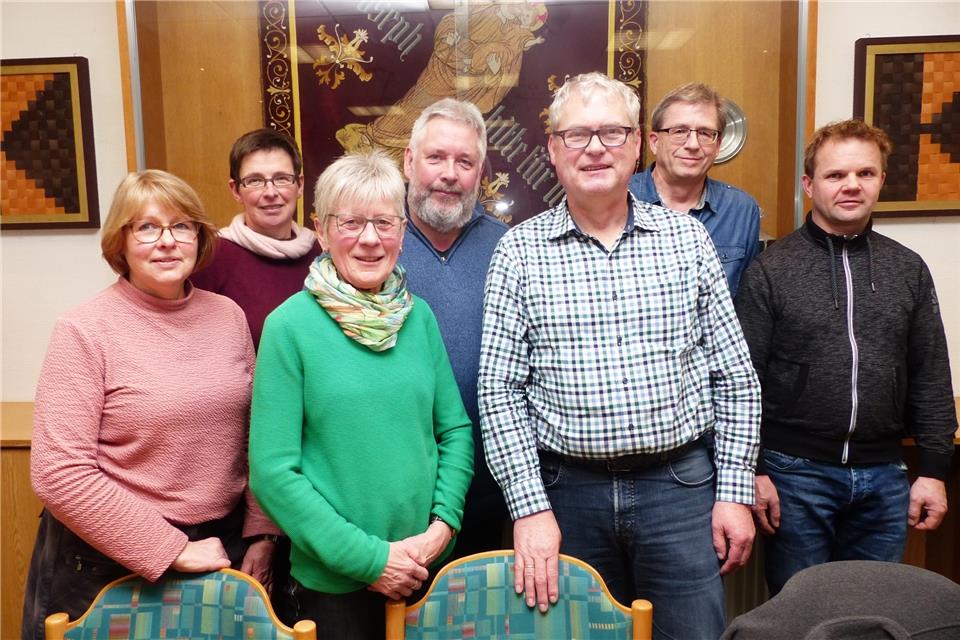 Der Vorstand der Kolpingsfamilie Raesfeld (v. li.): Marion Epping, Bernadette Schütte, Ursula Wallmeyer, Diakon Klaus Elsner, Vorsitzender Manfred Telöken, Herbert Tubes und Christoph Klümper. Nicht auf dem Bild ist Bruno Telöken.