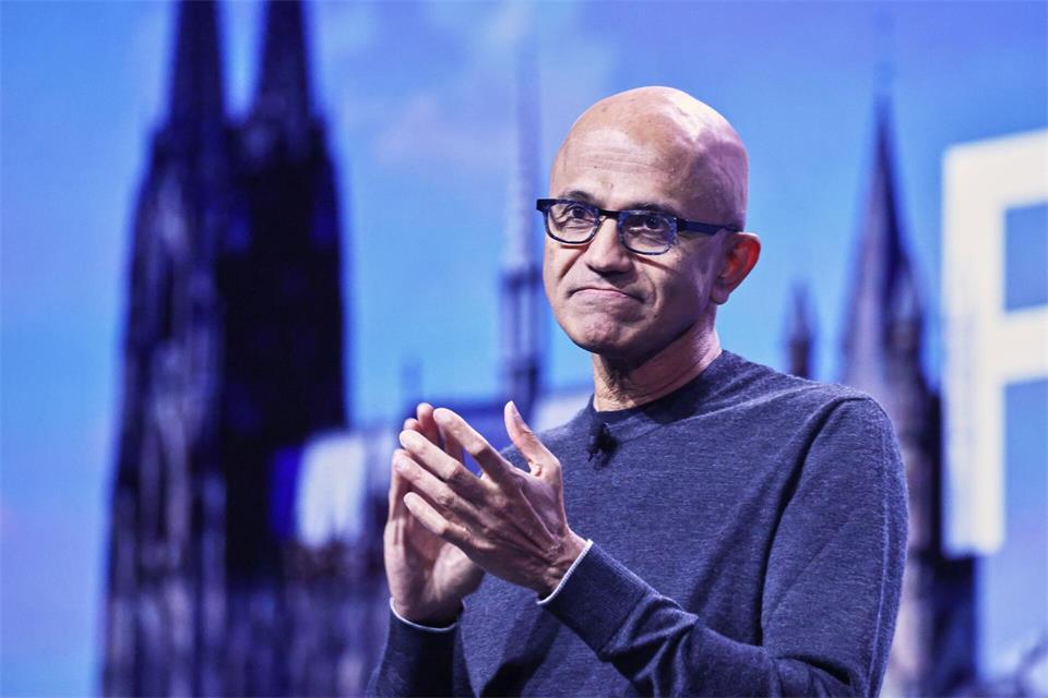 Der Vorstandsvorsitzende von Microsoft, Satya Nadella, wirbt um das Vertrauen europäischer Kunden.Oliver Berg/dpa