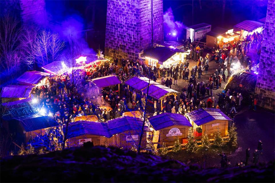 Der Vorverkauf für den Weihnachtsmarkt Ravennaschlucht startet. (Archivbild)Philipp von Ditfurth/dpa