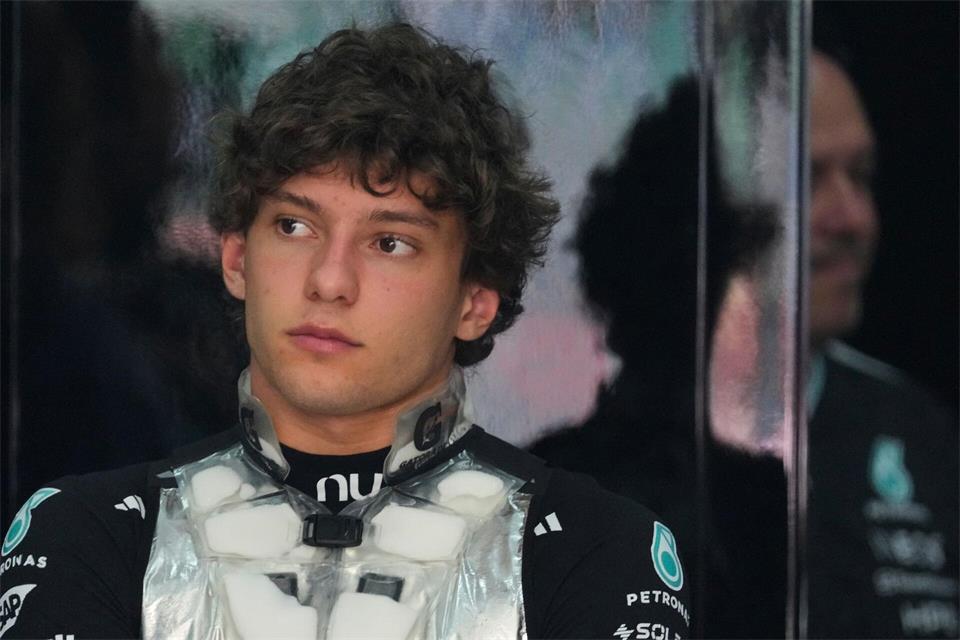 Der WM-Spitzenreiter kann nicht mithalten, Grübeln bei Mercedes. Vincent Thian/AP/dpa