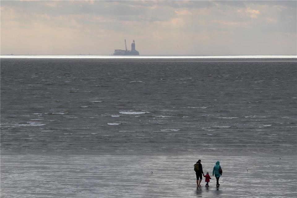 Der WWF hat seine Forderung erneuert, die Ölforderung im Wattenmeer bis 2030 einzustellen. (Archivbild)Carsten Rehder/dpa