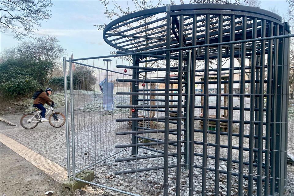 Der Wachdienst im Görlitzer Park soll künftig 800.000 Euro pro Jahr kosten. (Archivbild)Anja Mia Neumann/dpa