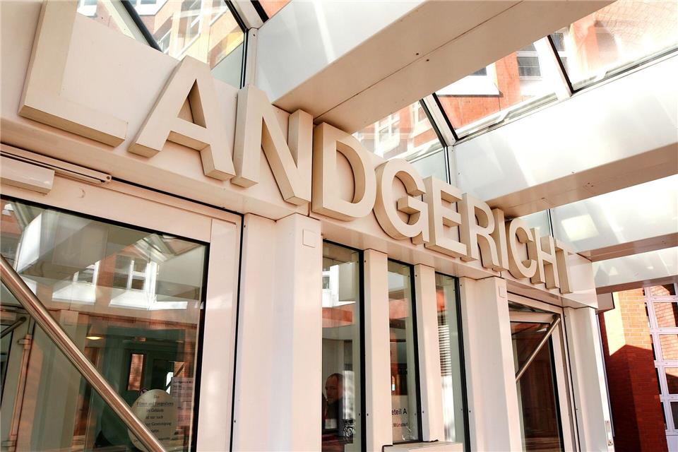 Der Waffenhändler muss sich vorm Landgericht in Münster verantworten.