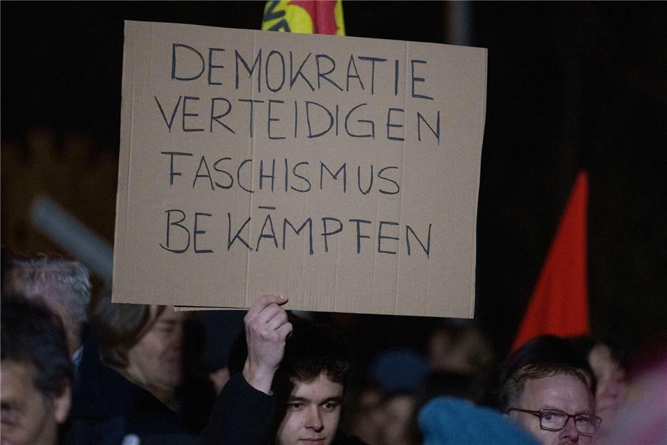 Der Wahlkampfauftakt der AfD in Rheinland-Pfalz wird von Protesten begleitet. Boris Roessler/dpa