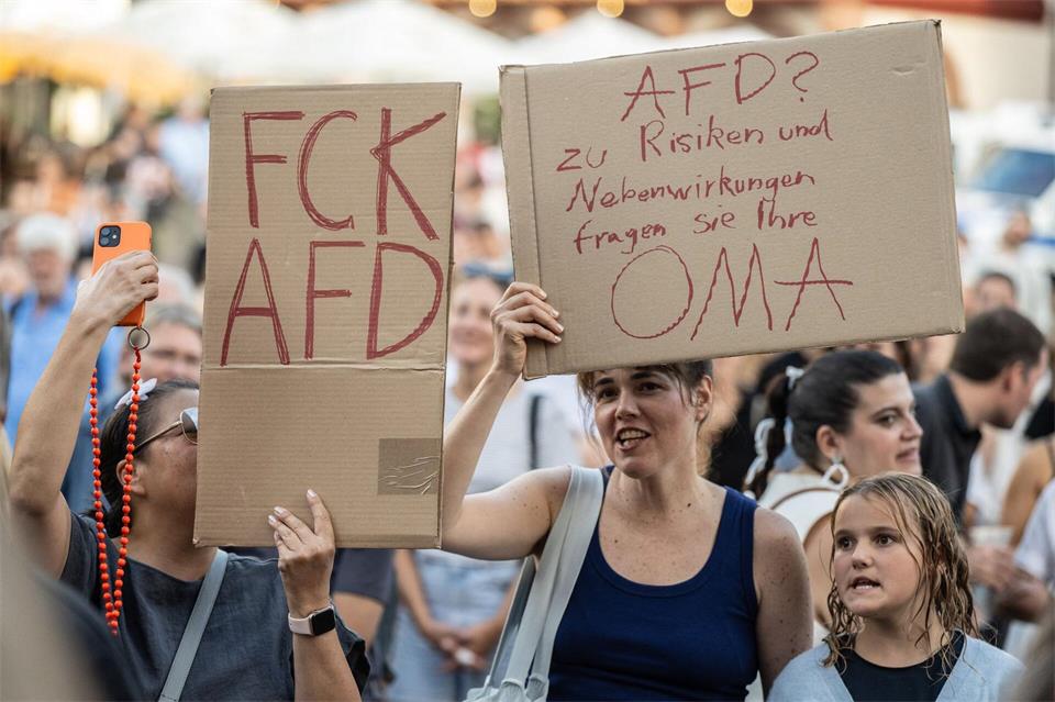 Der Wahlsieg der AfD in Sachsen-Anhalt hat weit über das Bundesland hinaus heftige Reaktionen ausgelöst. (Archivbild)Boris Roessler/dpa