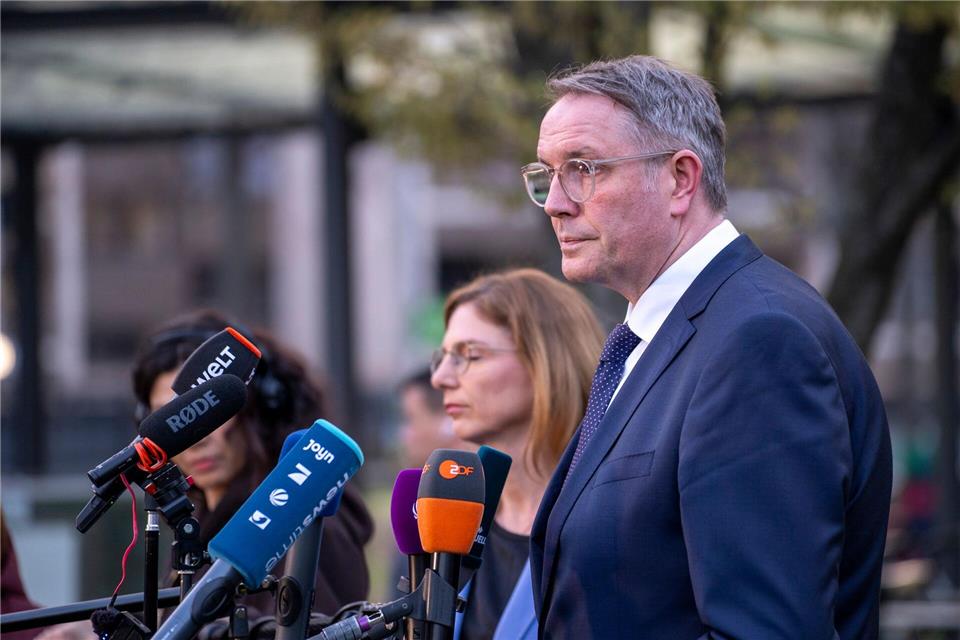 Der Wahltag wirkt nach bei der SPD insgesamt, bei Landeschefin Bätzing-Lichtenthäler und Ministerpräsident Schweitzer. Andreas Arnold/dpa